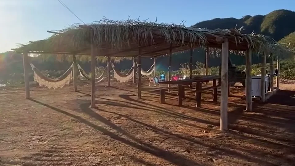 Área de camping dos Ranchos Montovani na Serra da Mesa