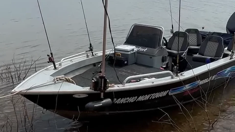 Lancha de 19 pés para pesca na Serra da Mesa